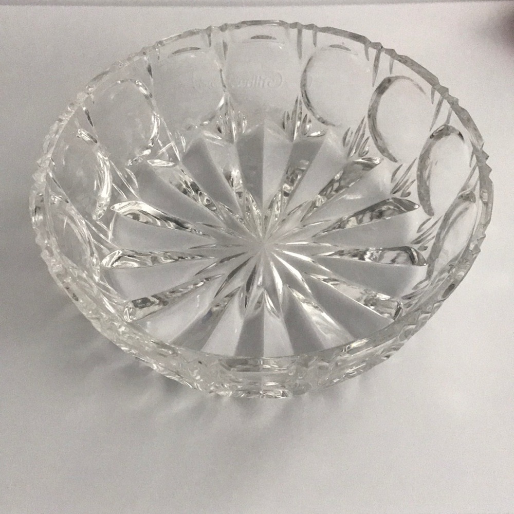 Decorative glass bowl